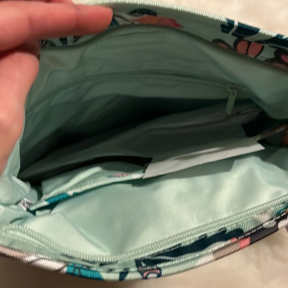 Vera Bradley MINT FLOWERS NWT - Picture 5 of 11